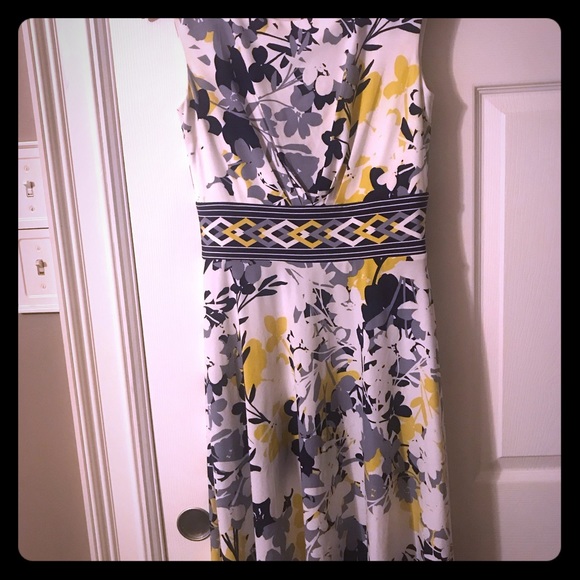 Women floral dress. - Picture 2 of 2